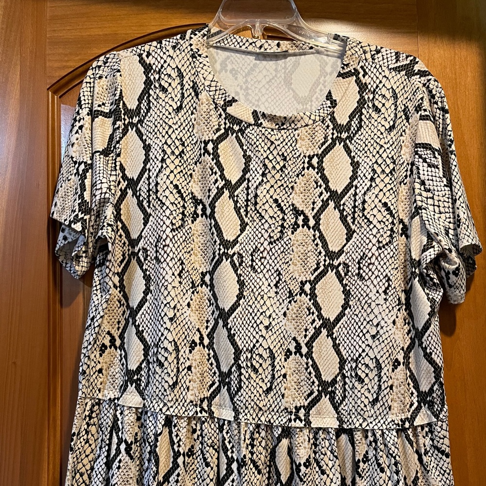 Women’s Chic Soul Snakeskin Top